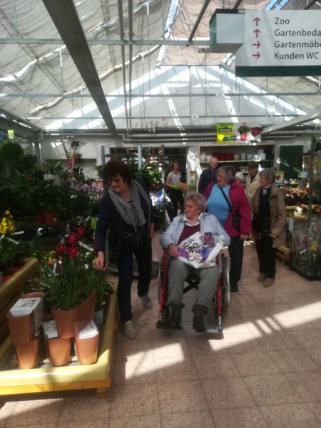 10.04.2019 Gartencenter Dehner in Dresden (Kopie) Schwester Monikas
